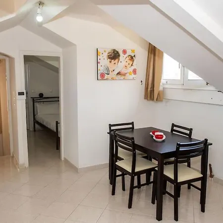 Gæstehus Attic Flat 